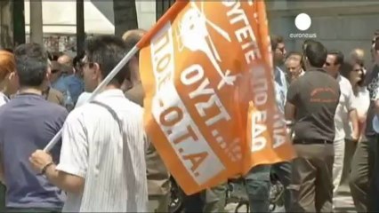 EU threatens Greek bailout to be paid in instalments