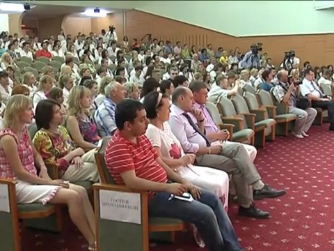 Дипломированных врачей стало больше