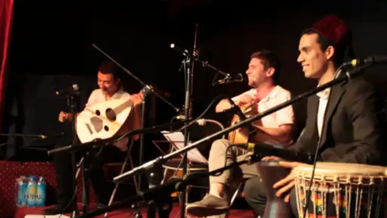 Concert de fin d'année au Centre Culturel d'Egypte le 2 juillet 2013 - video 15 sur 16 - Ryadh, Nicolas et Amine dans une chanson de Souad Massi