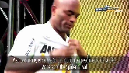 Beso retador de Chris Weidman a Anderson Silva