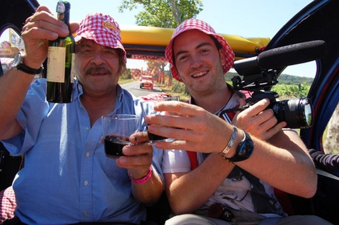 AGDE - 2013 - HERAULT TRIBUNE  au coeur de la caravane du Tour de France avec Michel DESNOS