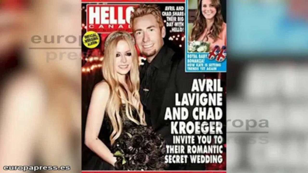 Avril Lavigne se casa vestida de gótica