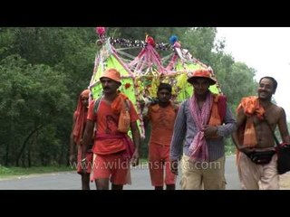 Kawariyas after taking water from the Ganges