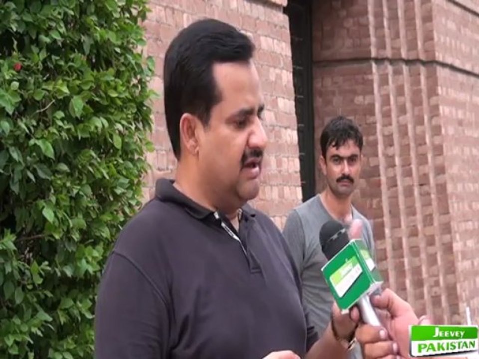 Ch.Khalid Mehmood (C.E.O) Vice President Shah Alam Market Lahore talking with Jeevey Pakistan News At Al Hamra Lahore.