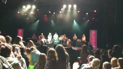 Selena Gomez & The Scene - Hit Me Baby One More Time live [Cover]