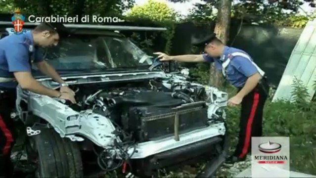 Smontavano e riciclavano pezzi auto lusso rubate in officina clandestina in villa vicino Roma, 2 arresti