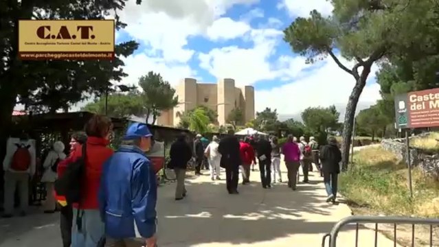 Castel del Monte: parcheggio con bus navetta CAT