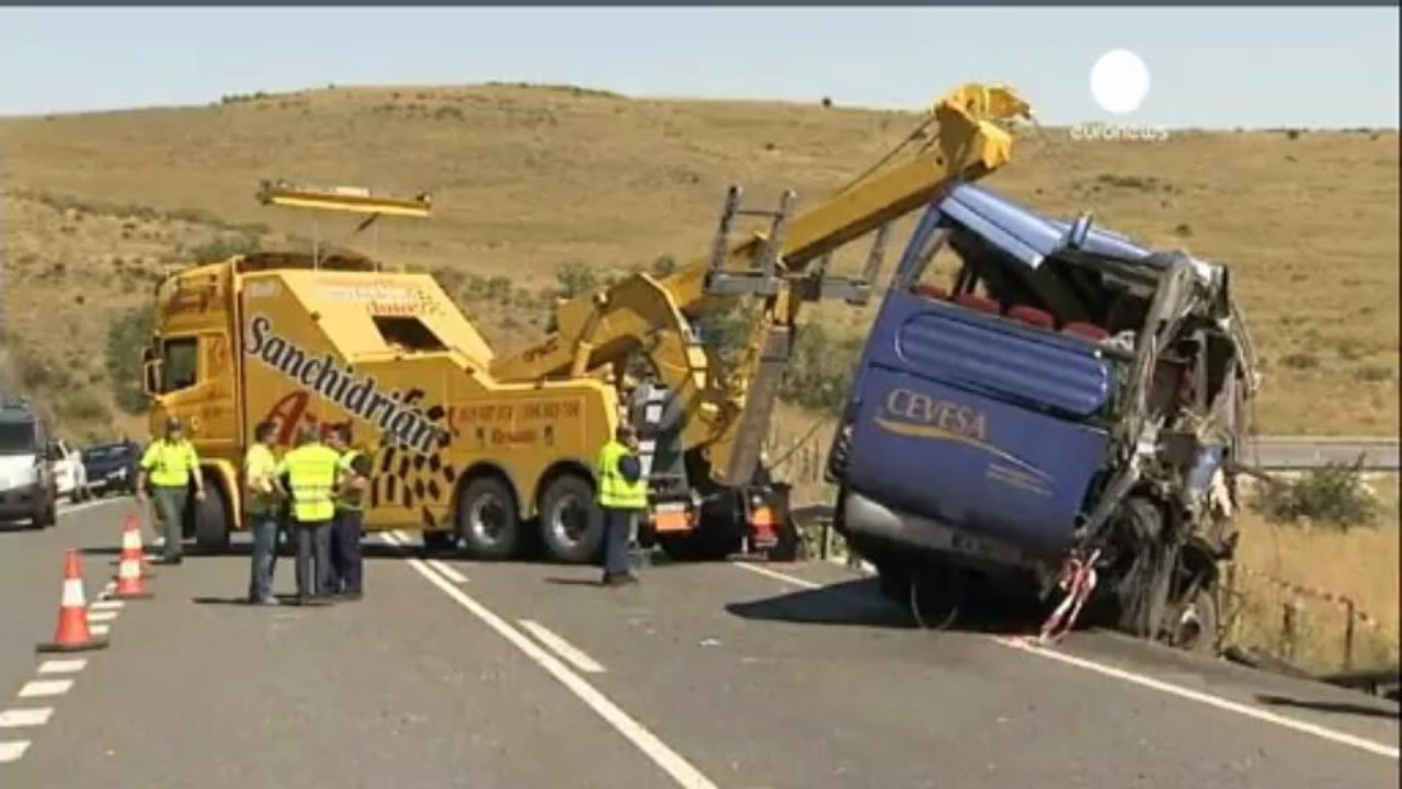Nueve muertos y cinco heridos graves en un accidente de...