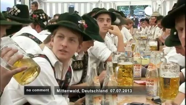 'Fingerhakeln' finger-pulling championship... - no comment