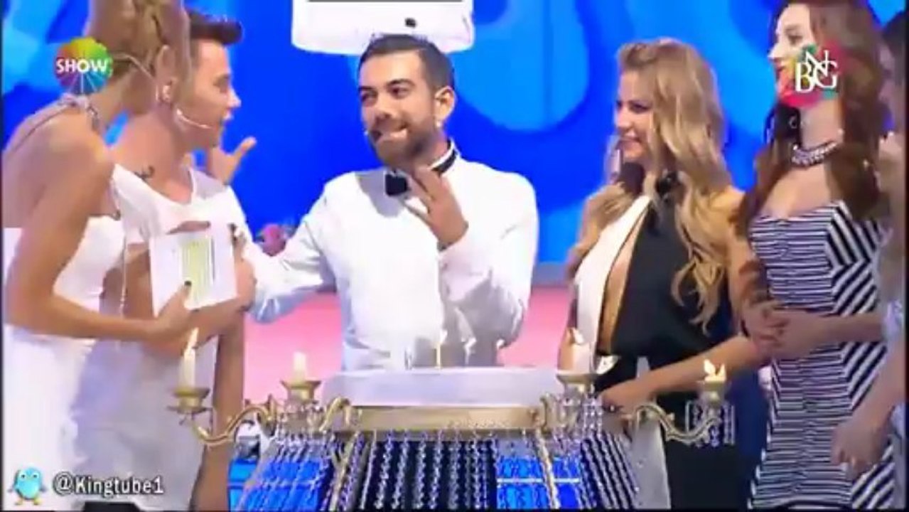 Sinan Akçıl'a Doğum Günü Sürprizi _ Bugün Ne Giysem Gala