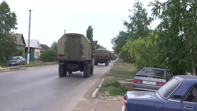 В Пугачёв стягивается военная техника. БТР на улицах