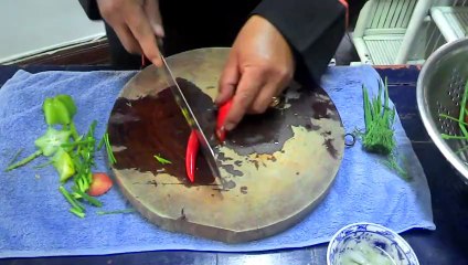 Sour clams soup with dill (Canh ngheu thi la)