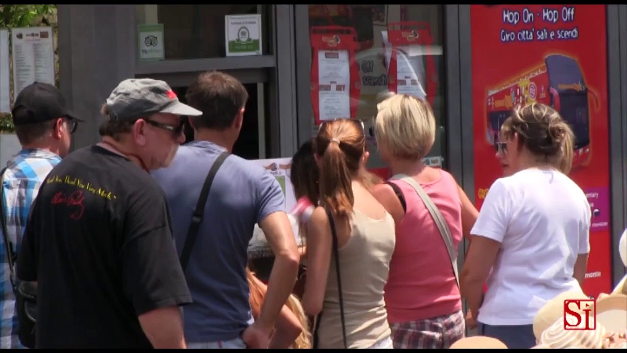 Napoli - I turisti: "Napoli bella ma sporca" (09.07.13)