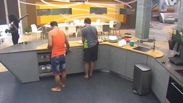 מסוק בא לליאון והוא בחדר של האח הגדול