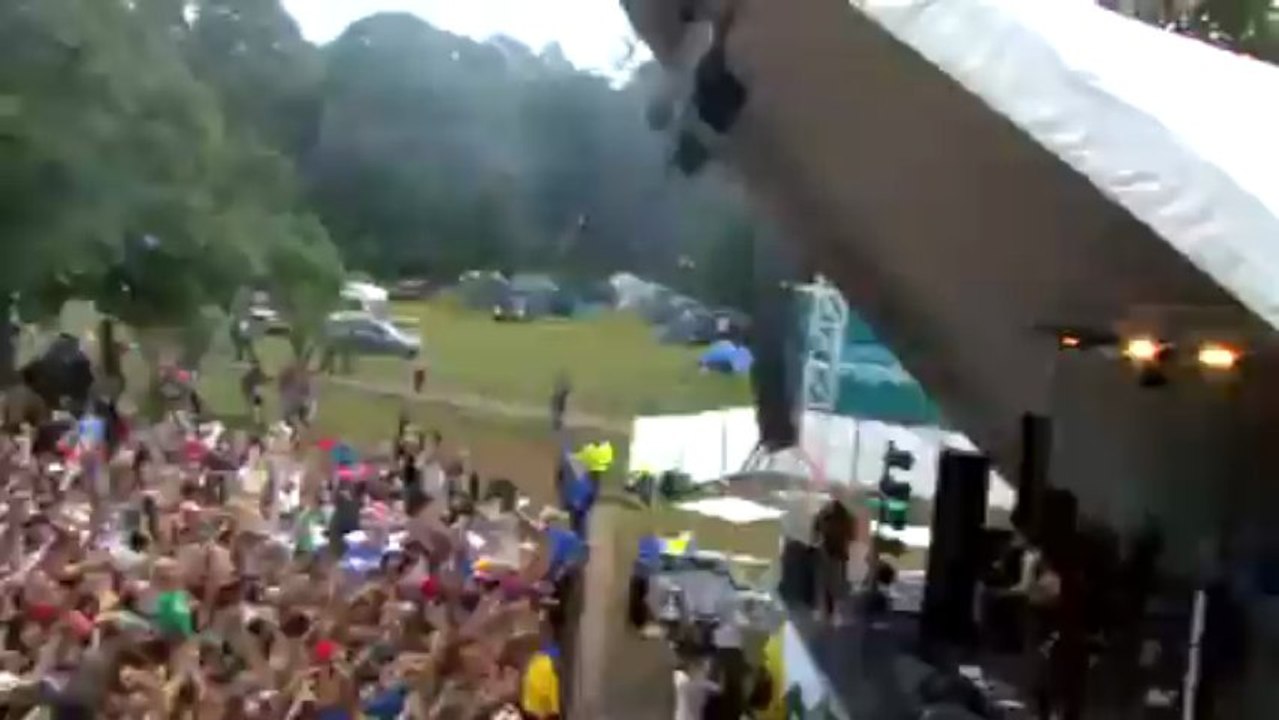 The Futureheads - Hounds of Love // LIVE @ Kendal Calling 2010