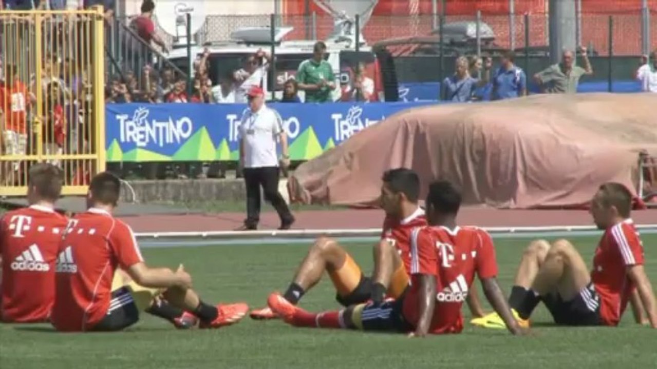 Gaudi im Trainingslager: Ribery und Co. mit Watschn-Spiel