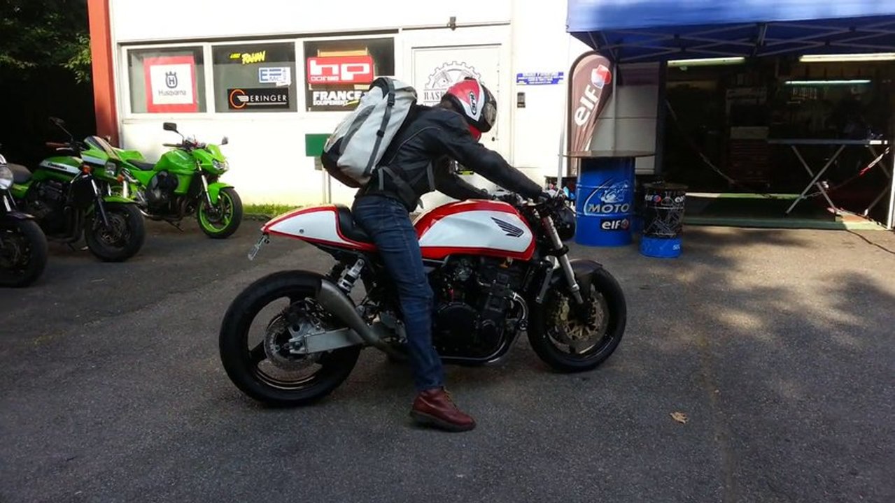 départ de JEF avec son CB1000