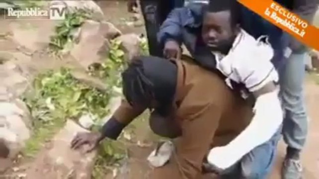 L'EUROPE À TOUT PRIX : MALTRAITÉS PAR LES ESPAGNOLS PUIS TORTURÉS PAR LES MAROCAINS.