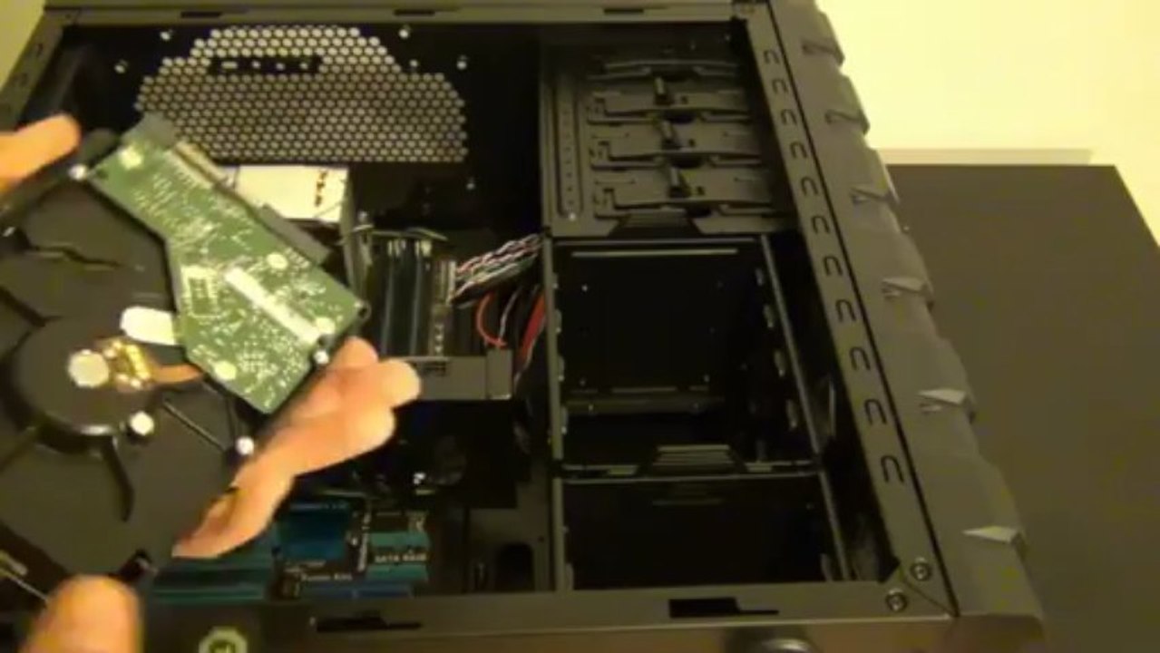 Monter son ordinateur - Partie 4   le disque dur et le lecteur DVD