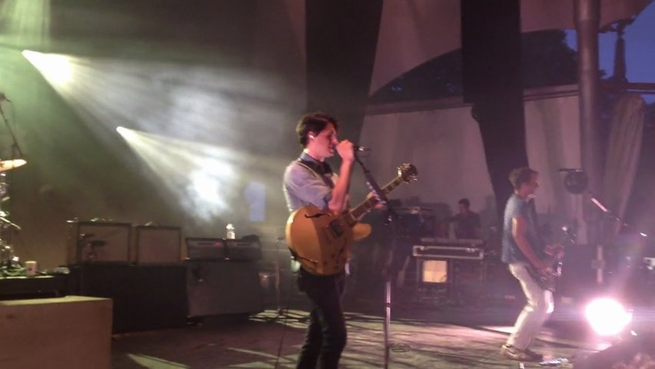 Vampire Weekend " Step " Live @ Poupet