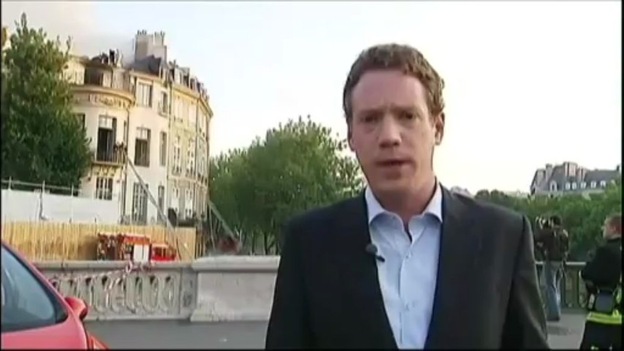 Plus de 170 pompiers au secours de l'hôtel Lambert en feu