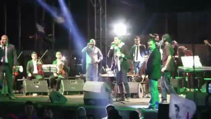 الفلسطينيون يتناسون السياسة للتركيز على فوز محمد عساف