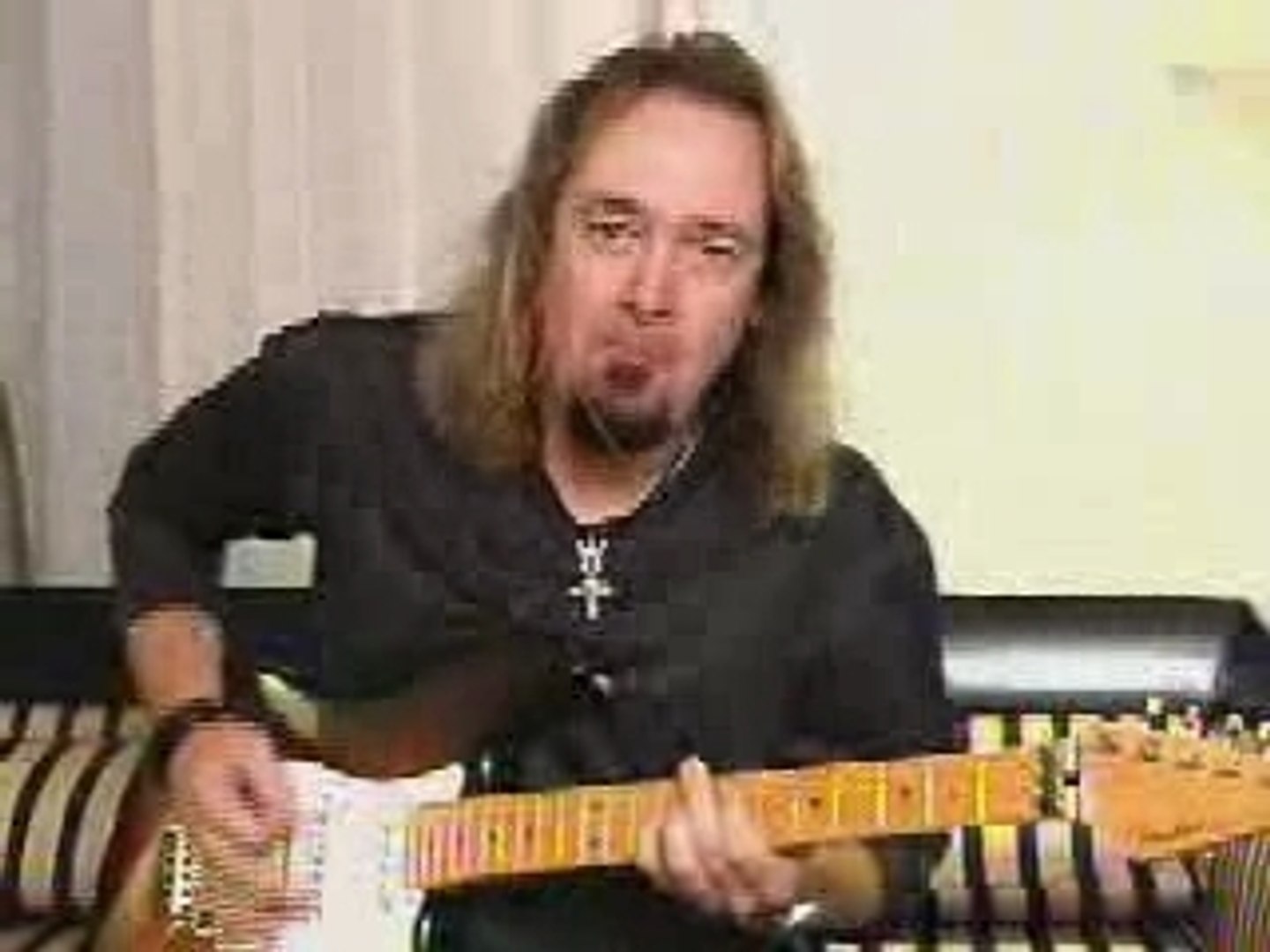 Iron Maiden : Adrian Smith guitar lesson - Vidéo Dailymotion