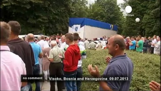 Hundreds pay respect to Srebrenica victims - no comment