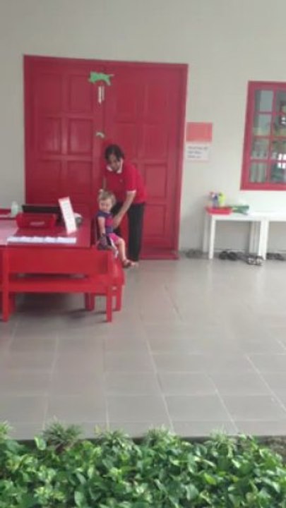 Entrée à la crèche