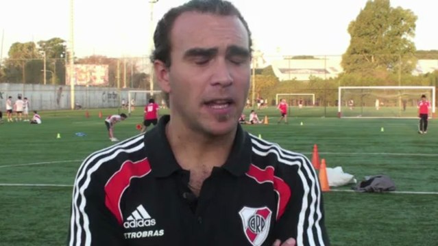 Des étudiants sous les gradins au River Plate en Argentine