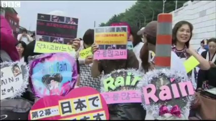 BBC News - Fans cheer as S Korean star Rain ends military service