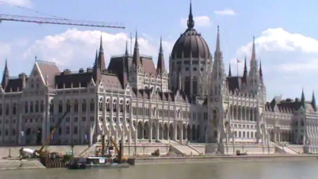 ^Donaukreuzfahrt mit der TUI Allegra Passau - Wien - Budapest - Bratislava - Linz -Passau Onlinebuchung @ http://www.kreuzfahrt4you.de/tui_flusskreuzfahrten im Reisebüro Fella Hammelburg Tel. 09732-2600 Email  info@fella.de  TUI Flusskreuzfahrten TUI mit