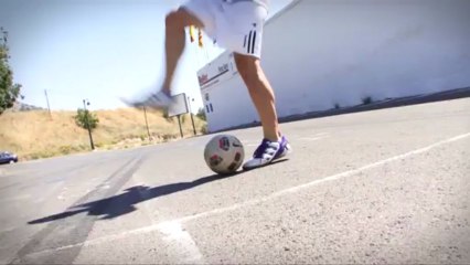 Awsome ball lift - Soccer Tricks