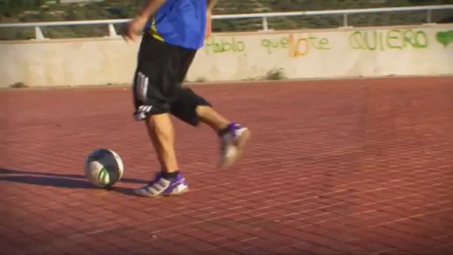Bicicleta invertida - trucos de futbol