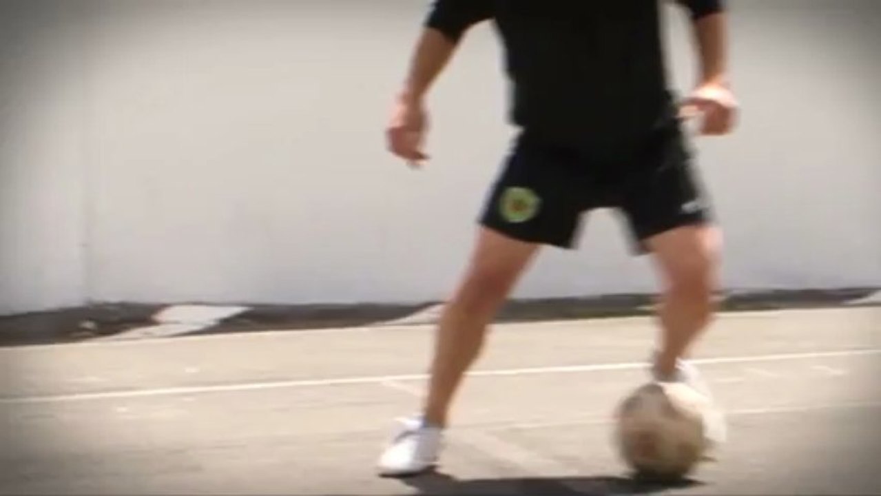 Elastico/Flip Flap - Soccer Tricks