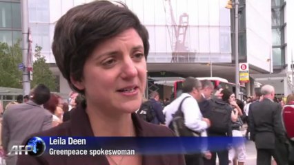 Greenpeace protesters try to climb Shard