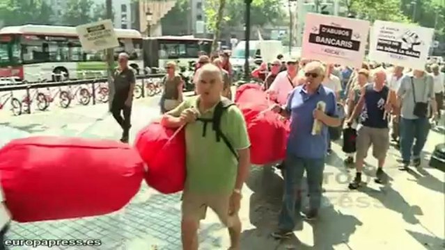 Aicec-Adicae denuncia los abusos de la banca-. Firma: LPC .-