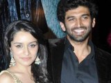 Aditya Roy Kapoor and Shraddha Kapoor planning out for vacation.