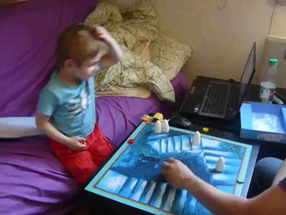 Stanislas joue à L'escalier Hanté