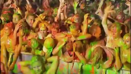 People covered in paint: World record broken