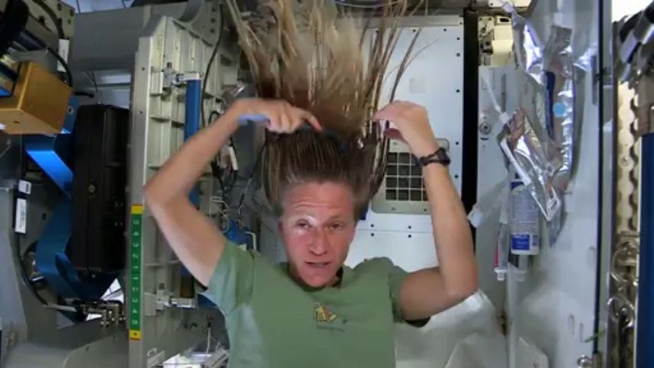 Así se lavan el cabello en el espacio