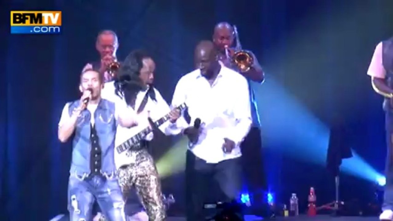 Omar Sy refait la danse de Intouchables sur scène avec Earth Wind and Fire - 12/07