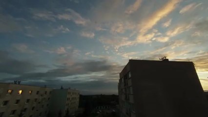 TIMELAPSE - / 1 zdjęcie co 5 sekund - FILM / Tak wyglądało niebo przed zachodem słońca 11.07.2013 (z okna) - kamerką GoPro3 Hero
