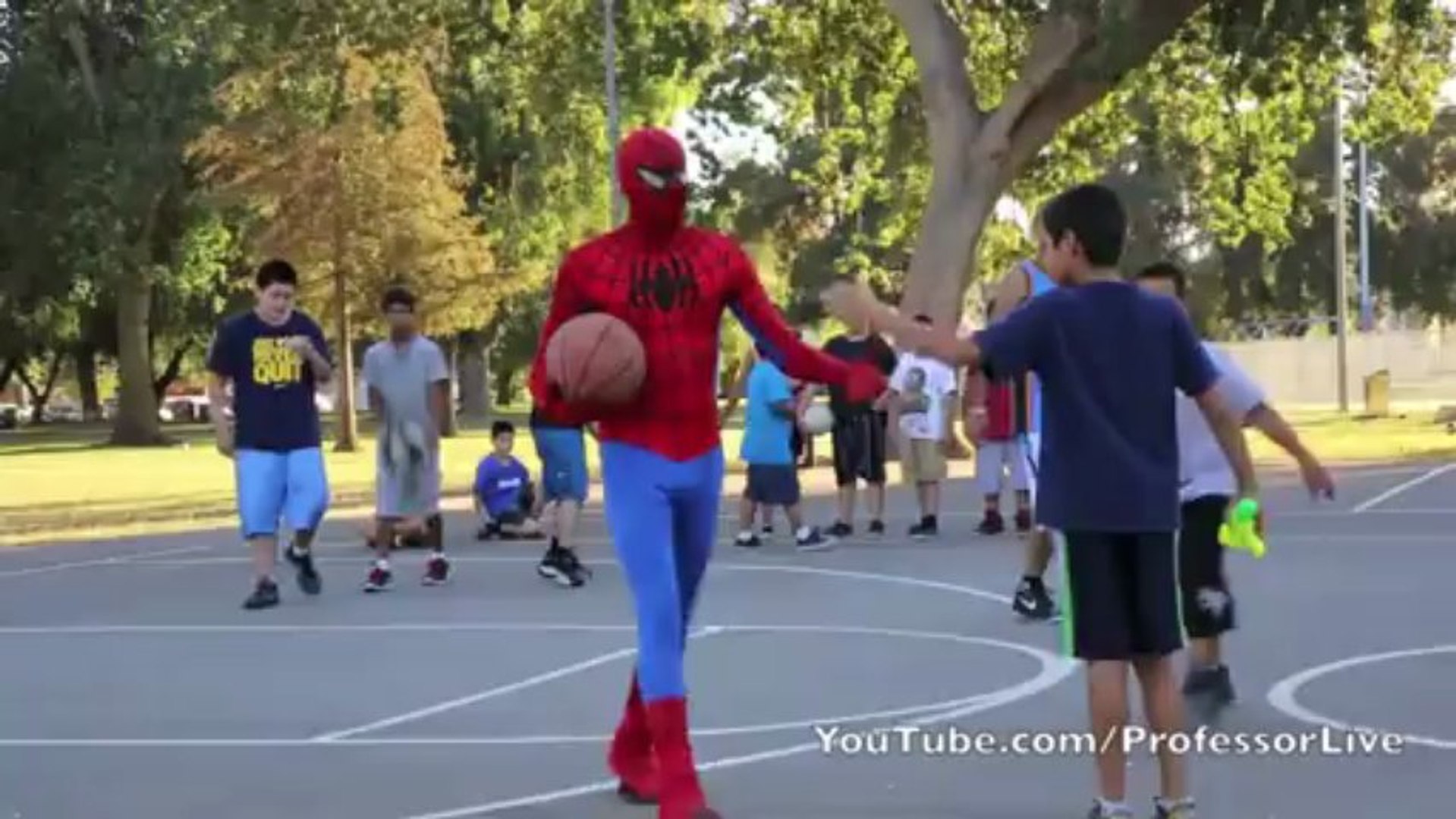 Spiderman Plays Basketball.... Amazing Spiderman