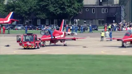 Mercedes MGP W02 vs Hawk T1