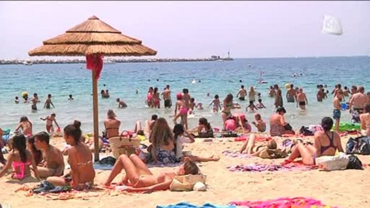 Le calme revient à la plage des Catalans