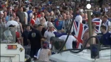 Decenas de heridos en las marchas protestantes de...