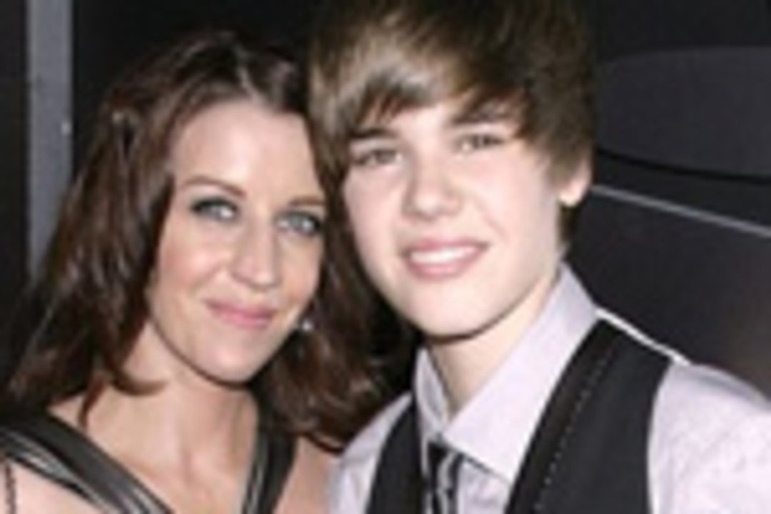 Justin Biebers Mom Defends His Peeing Antic