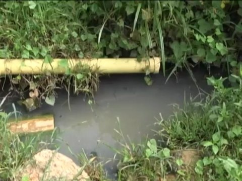 El director técnico de JAGUAAZUL le responde a la comunidad del barrio Corina Uribe, en cuanto al tema de las aguas residuales y el servicio de agua potable