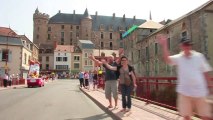 Le Tour de France à Lapalisse : ambiance au passage de la caravane